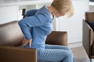 Here’s How To Relieve Back Pain Fast At Home Using Natural Remedies